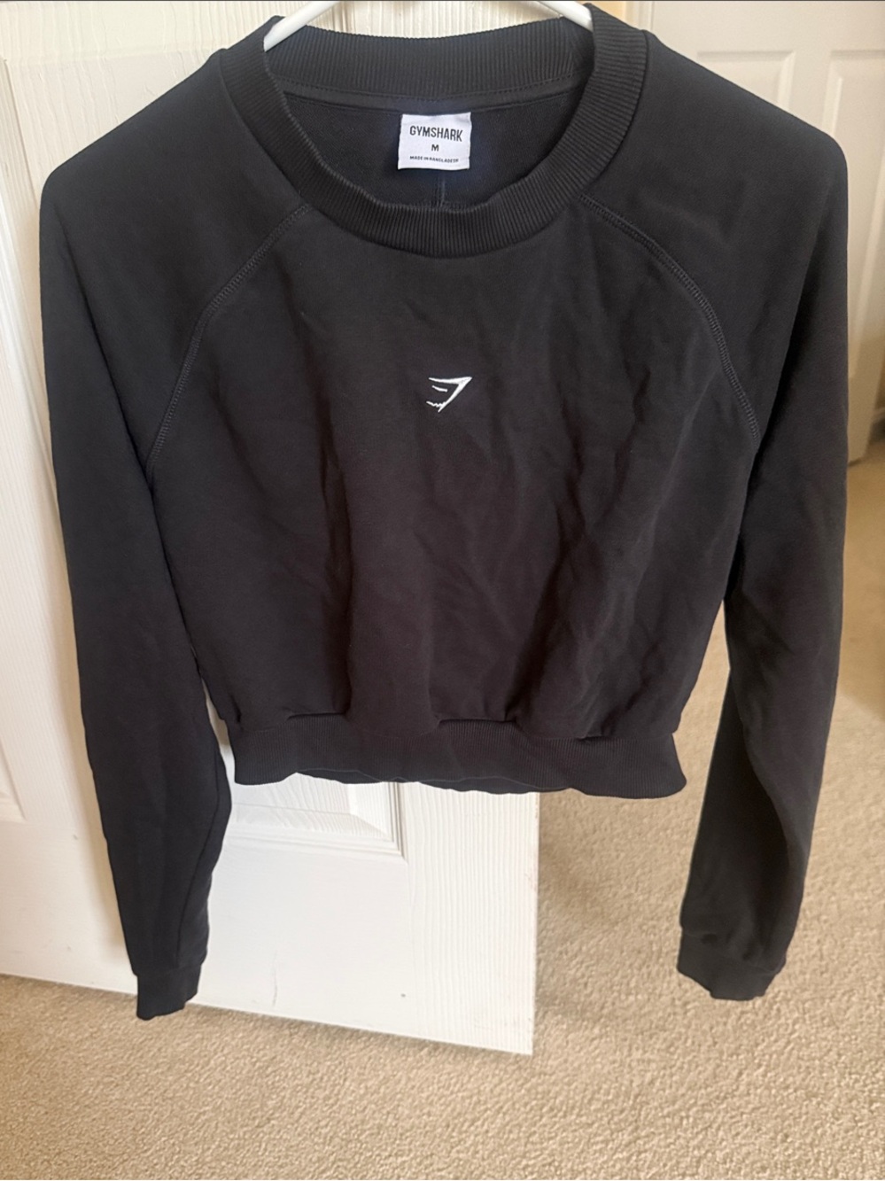 Gymshark Black Cropped Crew Sweatshirt with Subtle Logo